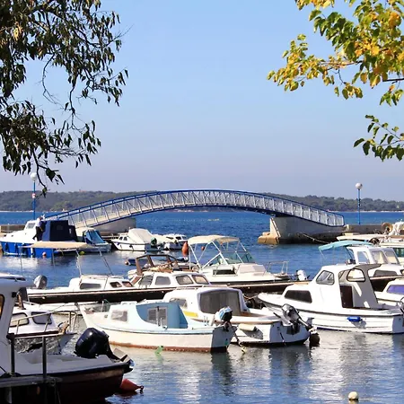 Appartement With Parking Space Valbandon, - 23687 *